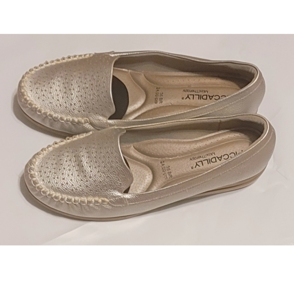 Piccadilly MaxiTherapy Moccasin Metallic Silver Comfort Shoes Sz 7 1.5" Heel